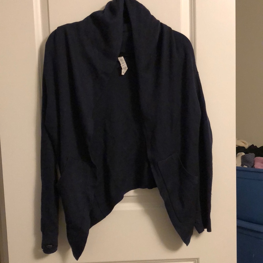 LULULEMON sweater